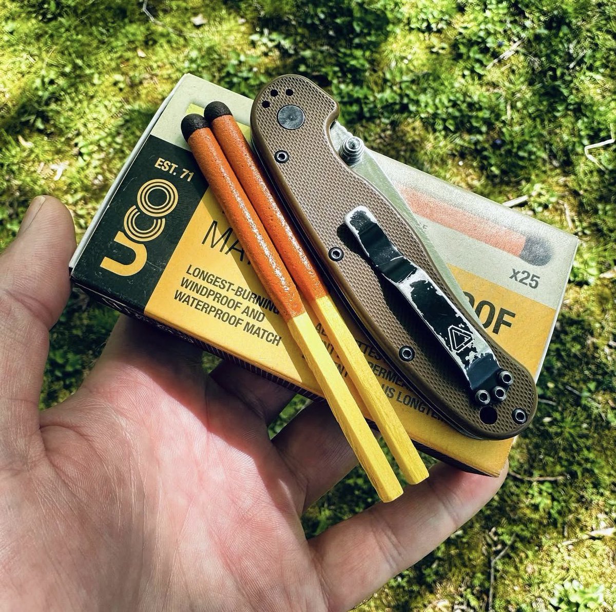 OntarioKnife's tweet photo. Wilderness preparation is serious business and you should always pack the right equipment! Sharing some space with @ucogear storm proof matches to keep your fires lit with our #RATII 👌🏽🔪🐀 🔥 
#OntarioKnifeCompany #ucogear #EDC #RATFolders https://t.co/EOFsUnnbUs
