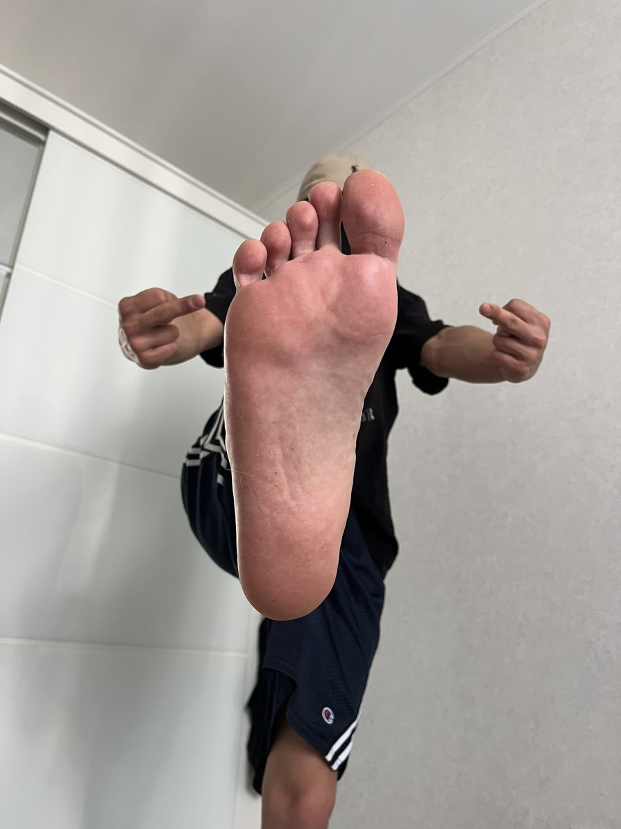 feetmasterA's tweet photo. My sneakers are dirty, I need a useful mouth, oh yes, it was your mouth that could save this misunderstanding 🤣
#feet #foot #footfetish #findom #cashmaster #slave #master #domin #twink #socks https://t.co/hYAGNMYkeI