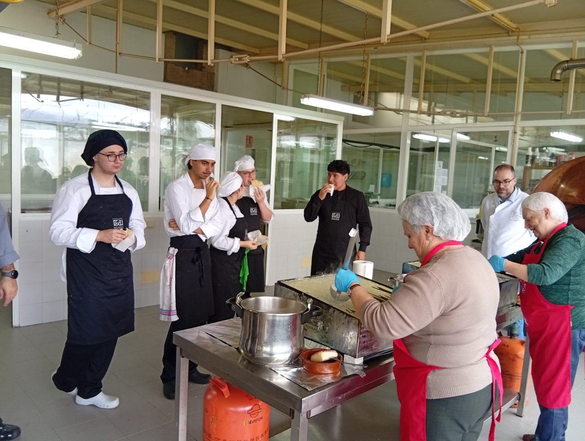 Con motivo del #MesdoAmandi se está celebrando en nuestra Escuela una jornada de hermanamiento con la Fiesta de la Filloa de Muimenta #moexmu  y el <a href="/ConcellodeSober/">Concello de Sober</a>
Grazas por contar con nós
<a href="/moexmu/">moexmu</a> @rusrguez76
#CPRBelarminoFdez