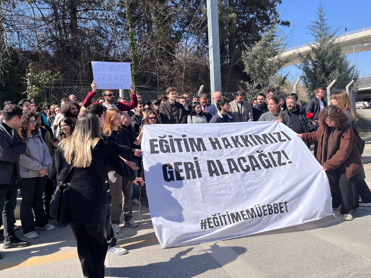 Hakkımız olanı almak için Beytepe nizamiyede nöbetimize başladık
Tüm sıra arkadaşlarımızı dayanışmaya Beytepe nizamiyeye bekliyoruz!