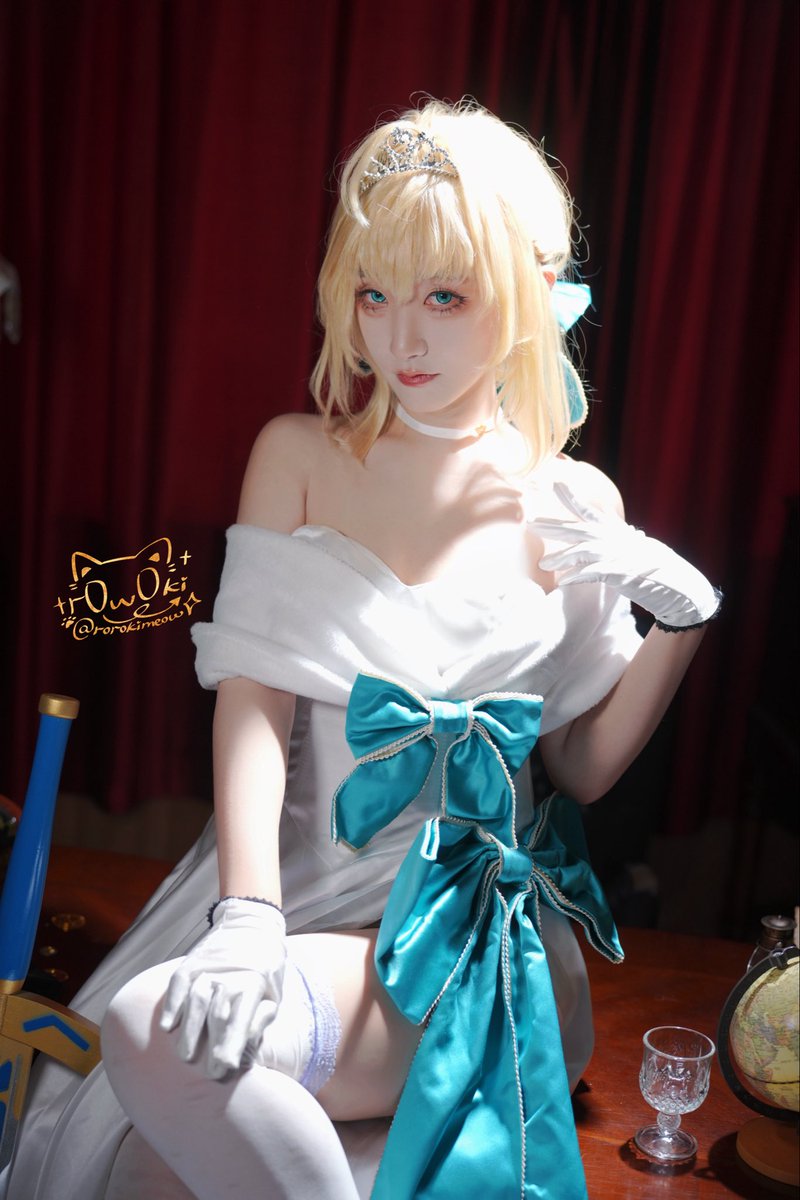 rorokimeow's tweet photo. I’m your king now👑

#cosplay #コスプレ #fgo #saber #rorokimeow https://t.co/xzL3C7rVnq