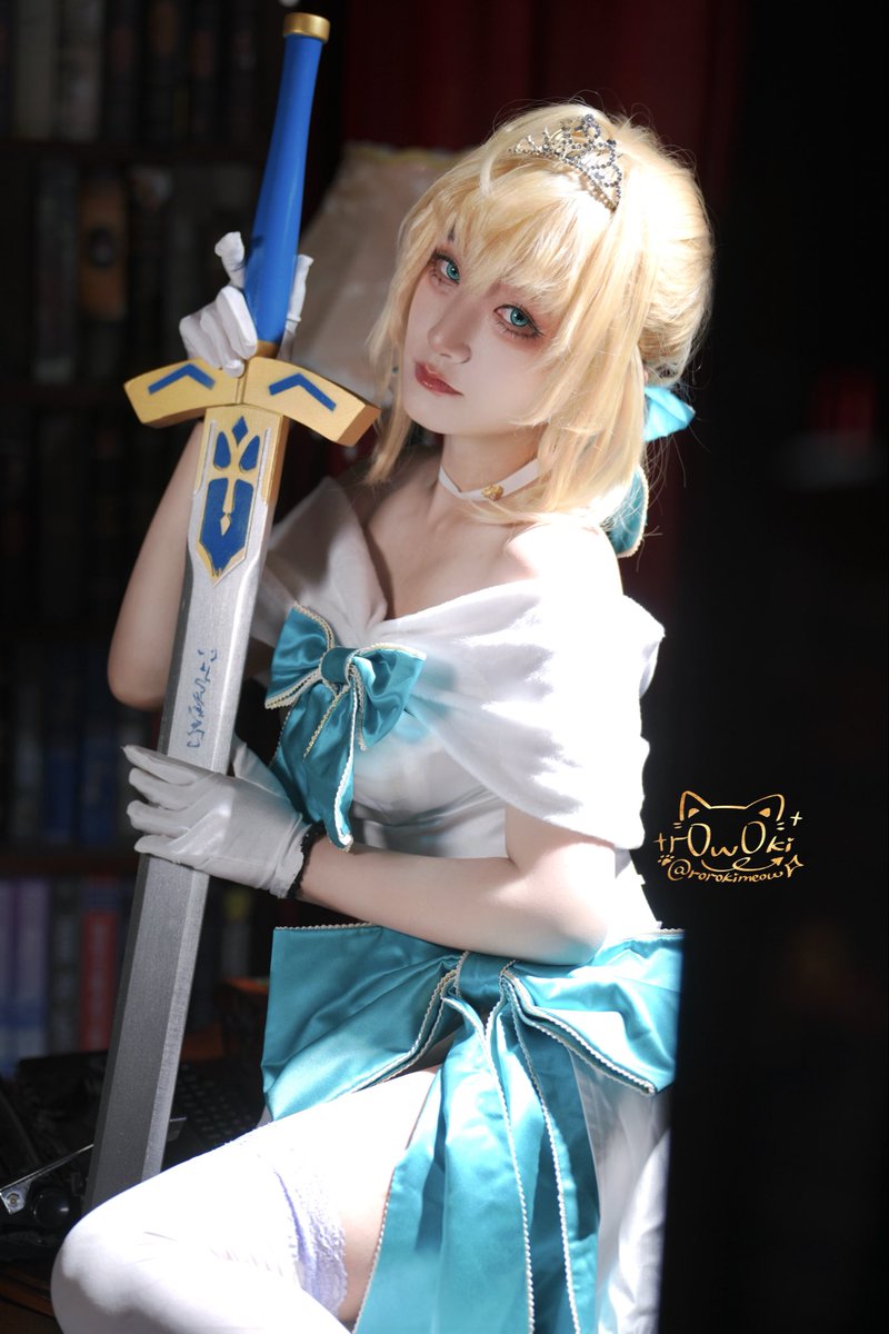 rorokimeow's tweet photo. I’m your king now👑

#cosplay #コスプレ #fgo #saber #rorokimeow https://t.co/xzL3C7rVnq