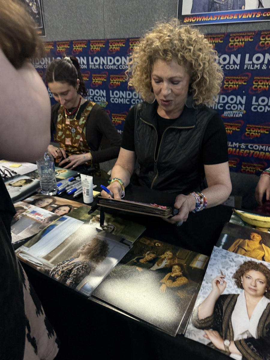 pondfambot's tweet photo. happy international alex kingston day! https://t.co/CvEt6wTzji