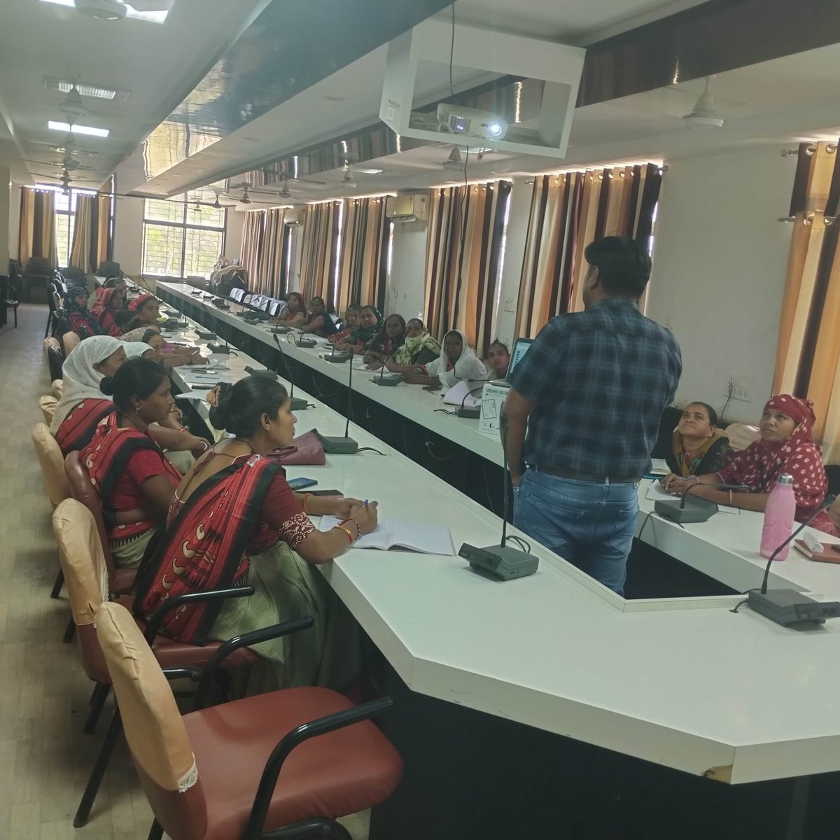 THOSARASVATI1's tweet photo. NVBDCP આશા રીફ્રેશર તાલીમ, તા- સરસ્વતી
આજ રોજ સરસ્વતી તાલુકા આરોગ્ય કચેરી ખાતે નવીન આશા તથા તાલીમમાં બાકી આશા ઓને NVBDCP  ની તાલીમ આપવામાં આવી.. https://t.co/sutXTdCwPR