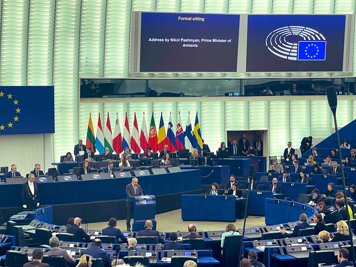 sandersmitwzn's tweet photo. Straks kan ik weer vrijuit spreken @europarl. 

Ondertussen indrukwekkend om premier  @NikolPashinyan van #Armenië 🇦🇲 te horen spreken in @europarl over vrede in de regio. 

Het lijdende christelijke Armeense volk is zo diep beproefd in de vorige eeuw en de huidige, door genocide en oorlogen met gebiedsverliezen tot gevolg. 

En toch: vrede en vreedzaamheid in zijn boodschap hier….. 🕊️ 

De Europese Unie 🇪🇺 moet in de Kaukasus aan de zijde van het Armeense volk en de talloze Armeense vluchtelingen uit de dóór Azerbeidzjan etnisch “gezuiverde” #Artsakh/Nagorno-Karabach blijven staan!