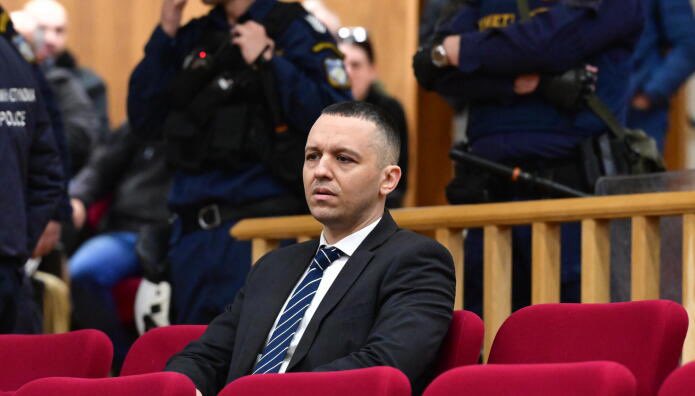 Μαύρες μέρες βιώνει η δικαιοσύνη στην Ελλάδα.
Την ώρα που βιαστές,δολοφόνοι,ληστές παίρνουν ελαφρυντικά ,ο Ηλίας με λευκό ποινικό μητρώο δεν παίρνει κανένα.
Οποίος χαίρεται και πανηγυρίζει με αυτή την δικαιοσύνη είναι άξιος της μοίρας του.

ΝΤΡΟΠΗ!