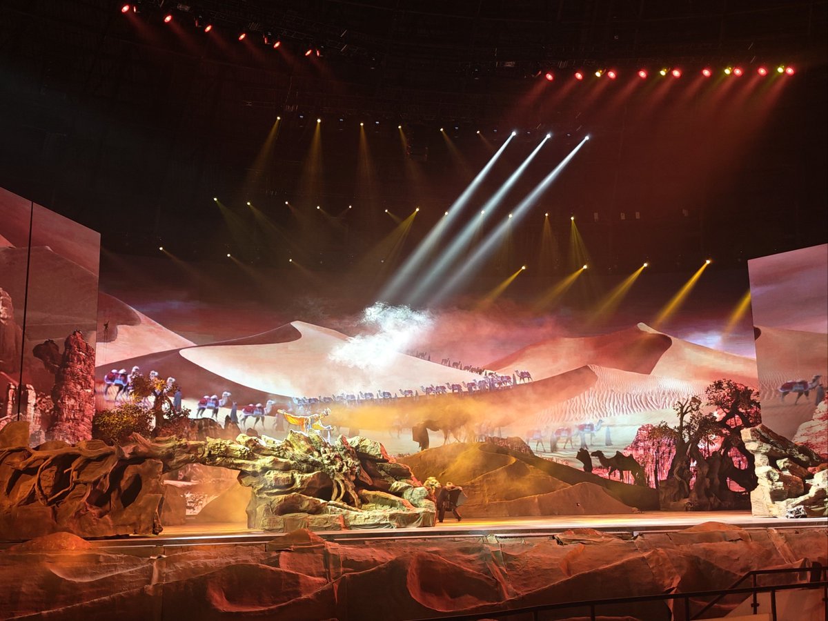 K6ngX1aoJ1n's tweet image. " Last night’s theater show Pure magic. The cast’s energy, the set design—total immersion! Who’s joining me for the next performance #TheaterMagic #LivePerformance"