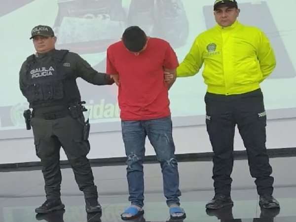 Policía reportó la captura de un hombre señalado de lanzar artefactos explosivos en Yopal casanarenoticias.com/index.php/comp…