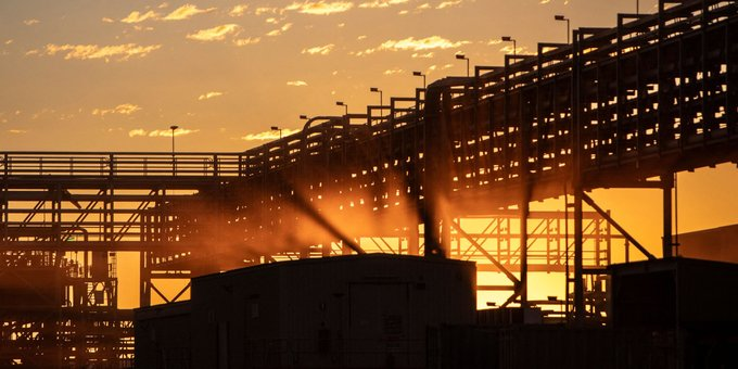 Christopher Evans tweet media