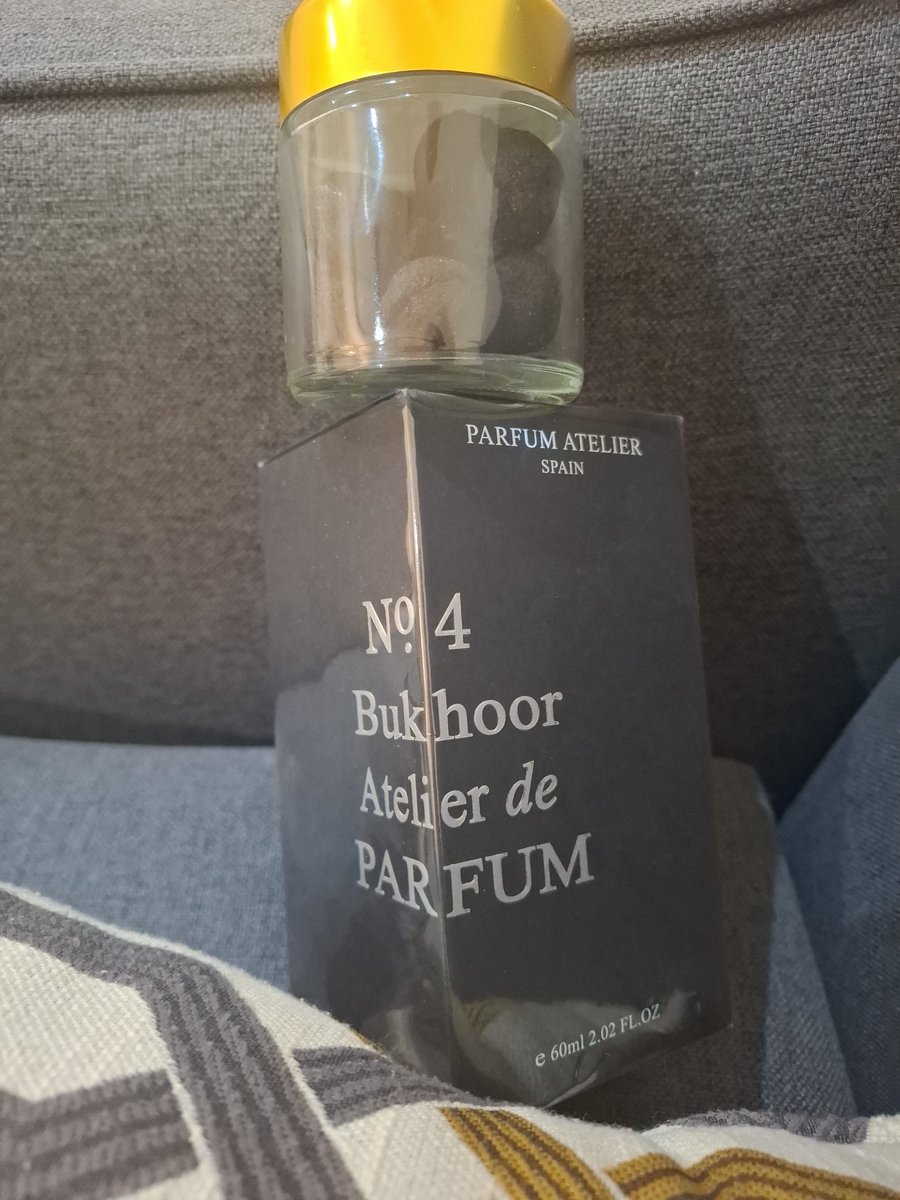 هاوي و عاشق عطور tweet media