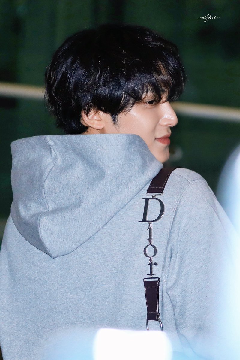 this is so gay of him