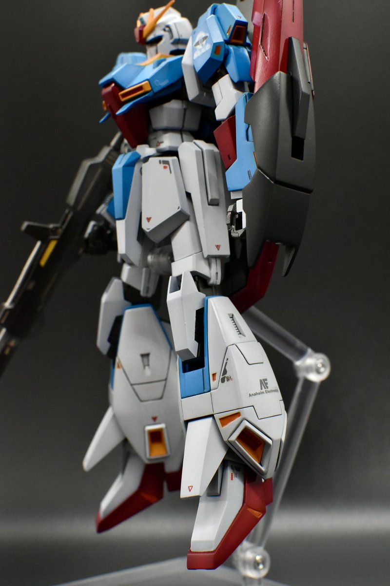 txa511's tweet photo. こっちもちゃんと撮影した
若干グラデーションかけたけど写真だとわかりにくいな…
赤とフレームだけ光沢、他半光沢という試みだったが好みの感じにはなった
青の色味がもう少し暗くしたかったけどまぁいいでしょう…
#ガンプラ https://t.co/UGtxpuHoRI