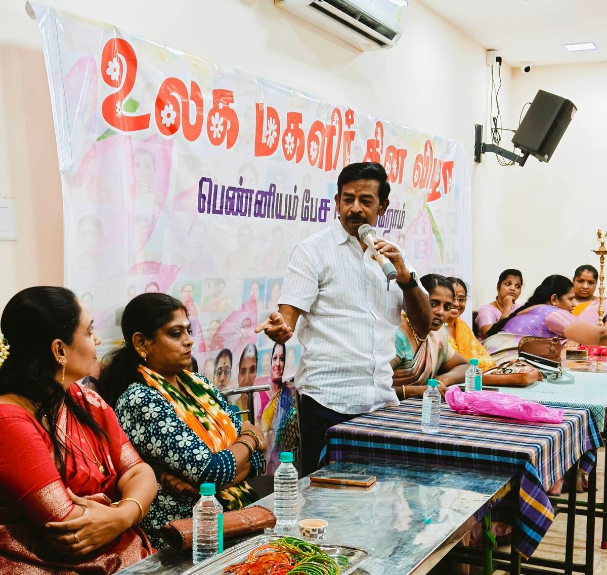 bjp_central's tweet photo. உலக மகளிர் தினத்தை முன்னிட்டு ஆயிரம் விளக்கு பகுதியைச் சேர்ந்த மகளிர் சுய உதவி குழுவை சேர்ந்த நூற்றுக்கணக்கான மகளிர் இணைந்து நடத்திய மகளிர் தின விழாவில் மாநில செயற்குழு உறுப்பினர் திரு கே விஜய ஆனந்த் அவர்கள் கலந்து கொண்டு வாழ்த்துக்கள் தெரிவித்த போது நிகழ்ச்சியில் திருமதி ஜெயந்தி https://t.co/rXvNaN3s2M