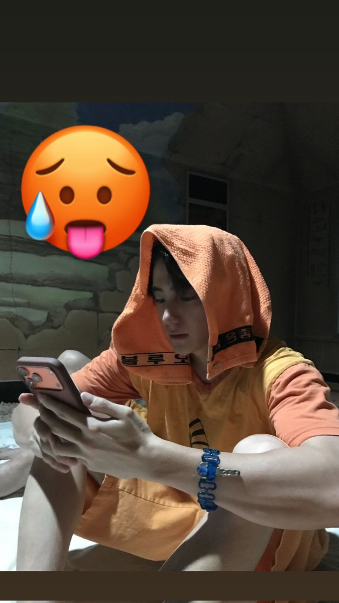 deobimom's tweet photo. #HYUNJAE #현재 IG 🎁📸 story https://t.co/2OG42ebZay