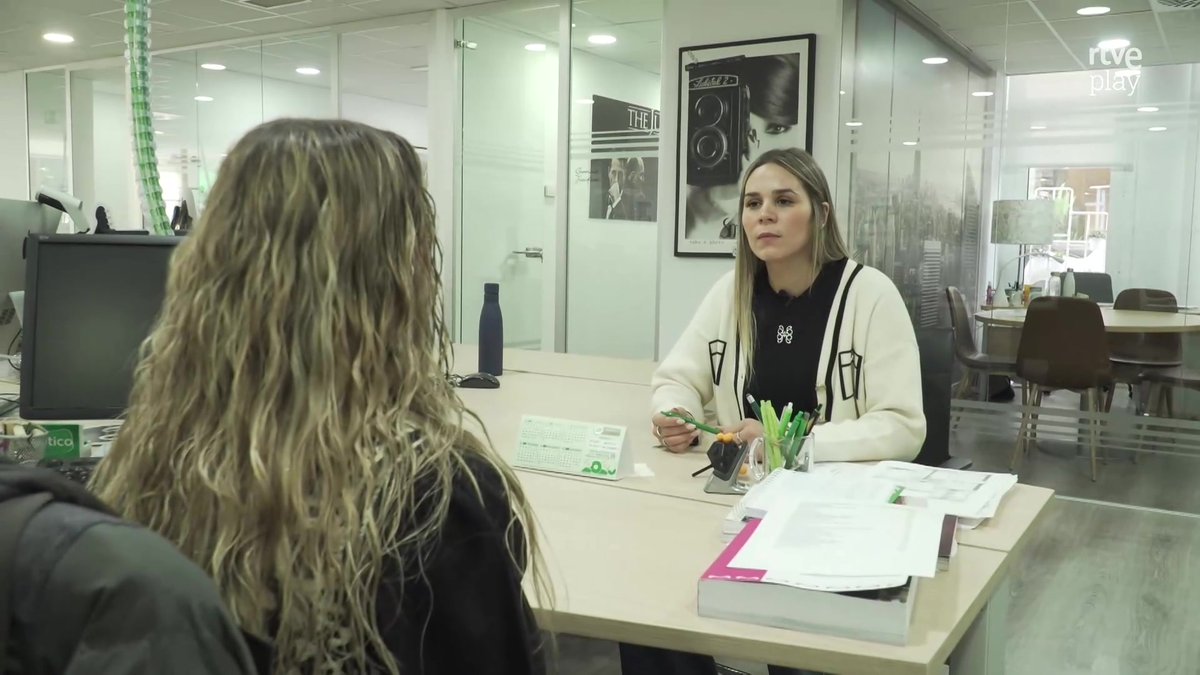 Más del 40% de los nuevos contratos 
q se firman en España son indefinidos, 
peeero de esos: 1 de cada 3 es FIJO DISCONTINUO

👉Conocemos a Almudena y Laura
Son trabajadoras con una estabilidad intermitente

<a href="/FETICOoficial/">Fetico Sindicato Moderno</a> 

▶️rtve.es/v/16975372/