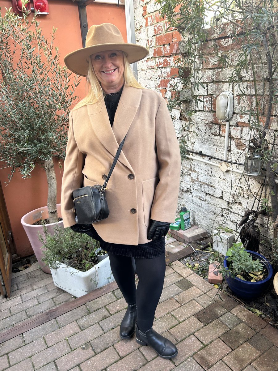 Linda Brook tweet media