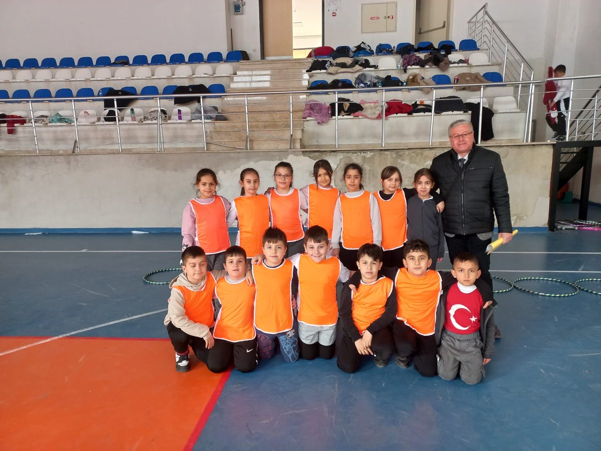 FerhatpasaI's tweet photo. Okulumuz 3. sınıf öğrencileri, Geleneksel Çocuk Oyunları kapsamında düzenlenen Fiziksel Etkinlikler Yarışması’nda ilçe birincisi olmuştur.
Başarılarıyla bizleri gururlandıran öğrencilerimizi gönülden tebrik ediyor, başarılarının devamını diliyoruz.🌟
@catalca_mem https://t.co/uMhQaA3HRX