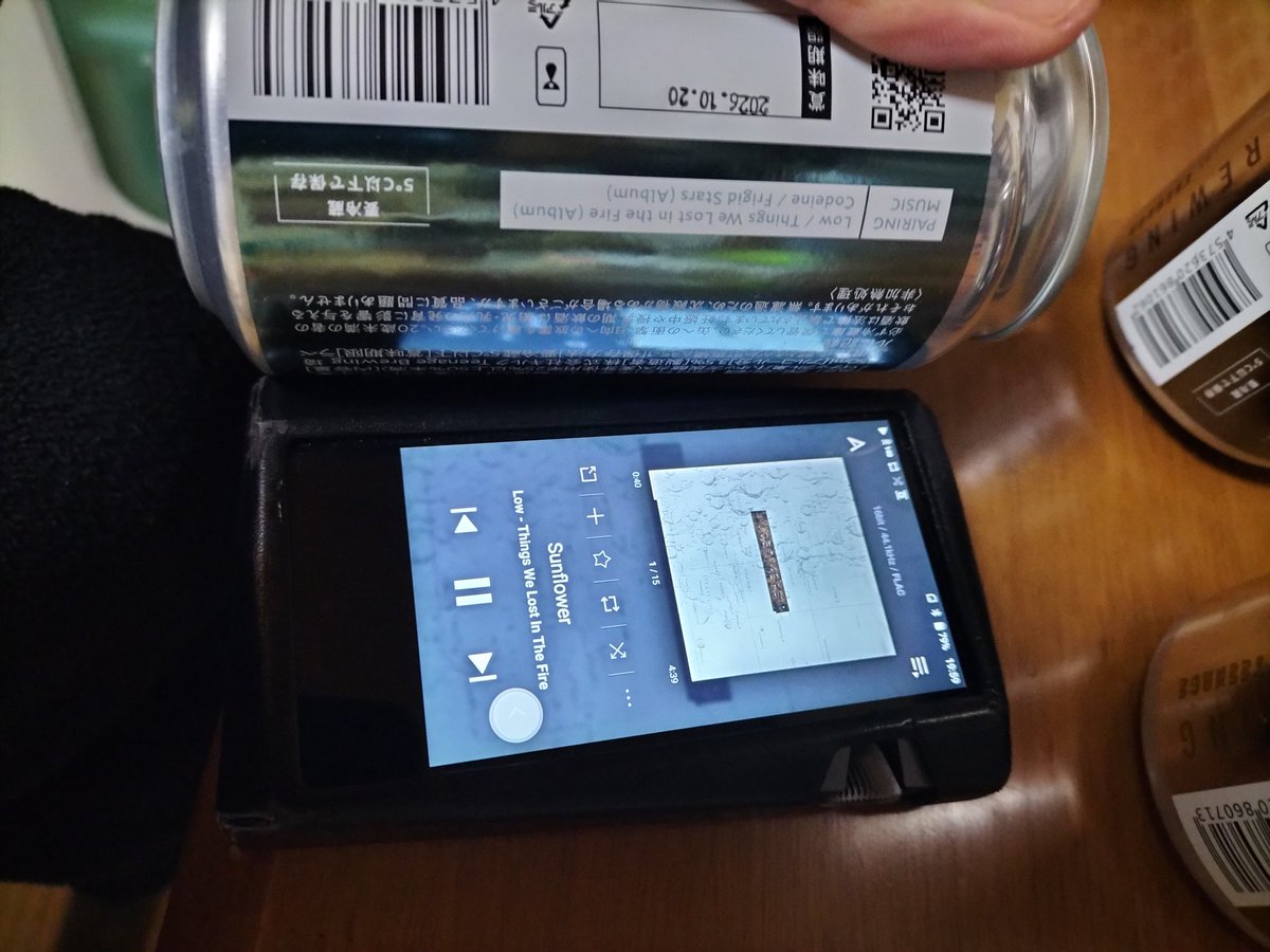 hato_peace's tweet photo. この間、川越角屋酒店でTeenageの2nd Nobady Brewing、初めて見て買えた、ペアリング音楽で、Lowがおすすめと書いてあって、柄にもなくビールゆっくり飲んでいる😢 https://t.co/0lM2EonOqA