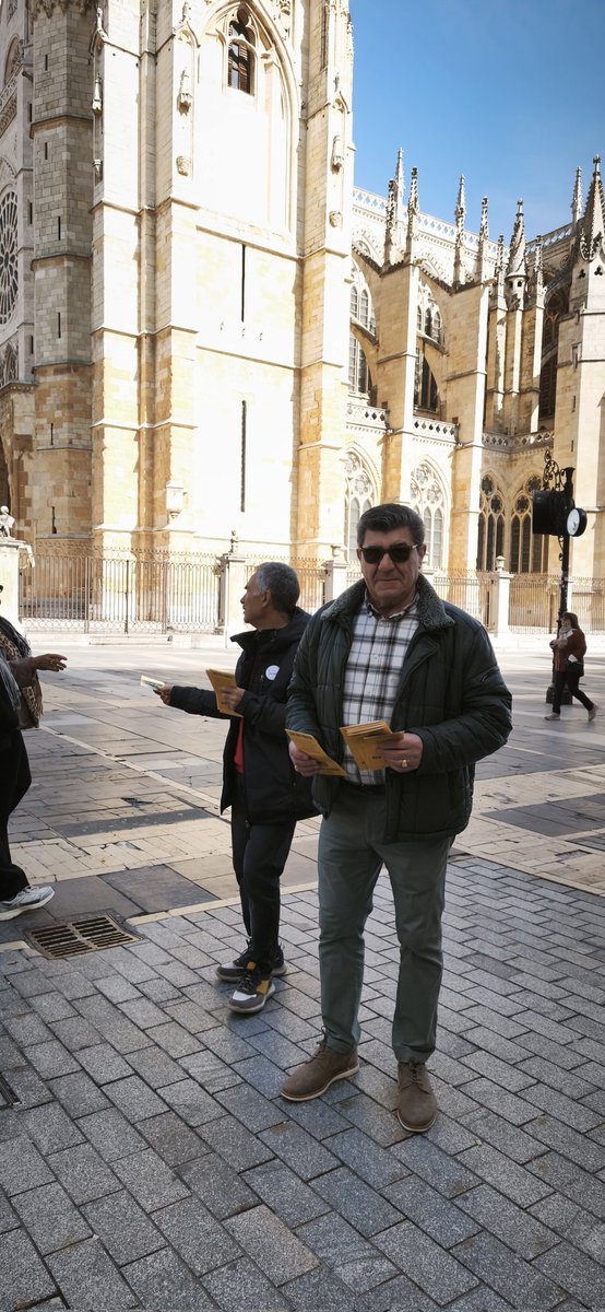 Alantre_federal's tweet photo. 🏘️📍 León/ Llión y El Bierzu.

🦁🌻 Últimos días de campaña llevando la necesidad de esa izquierda territorial que lleve por  igual la justicia social y el autogobierno, pero sobretodo para poner a las leonesas/es en el mapa del Estado.

#izquierdaterritorial #ConVozPropia https://t.co/Rasehn0xlG