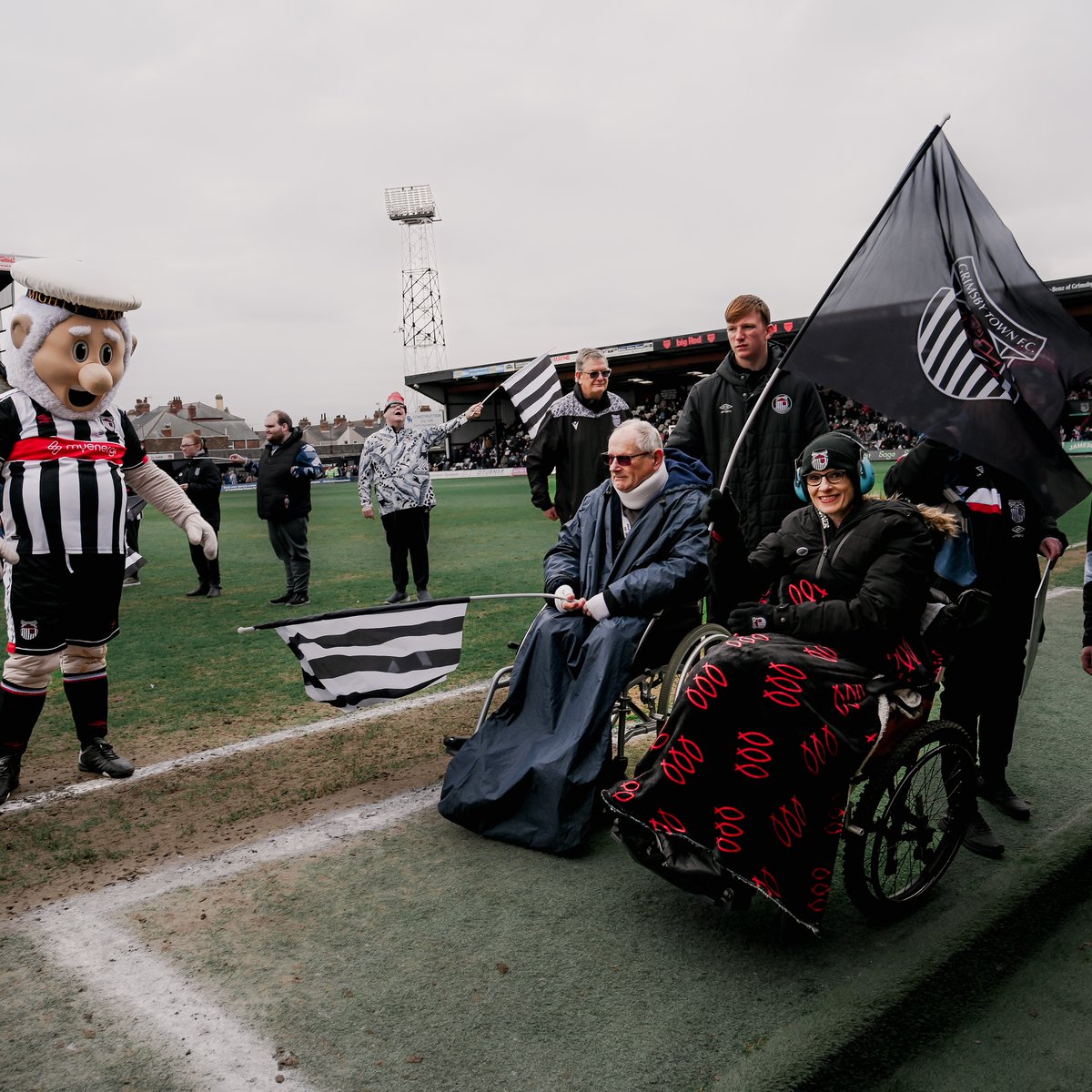 officialgtfc's tweet photo. 📺 Sign language on the big screen
🏳️ Disabled flag bearers
👏 Disability teams half-time parade

We were proud to support the Unite For Access campaign at Blundell Park on Saturday.

#GTFC
