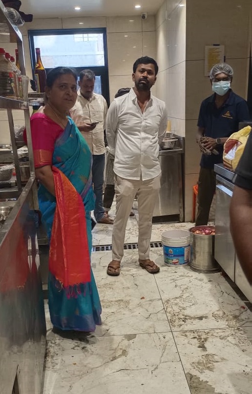 MC_Shadnagar's tweet photo. As a part of "PrajaPalana-Pragathi Pranalika-99 Days Action Plan" Conducted Inspections at Hotels &amp; Restaurants. #PrajaPalanaPragatiPranalika99daysactionplan
@tksreedevi
@cdmatelangana
@TelanganaCMO https://t.co/JtHHouNg69