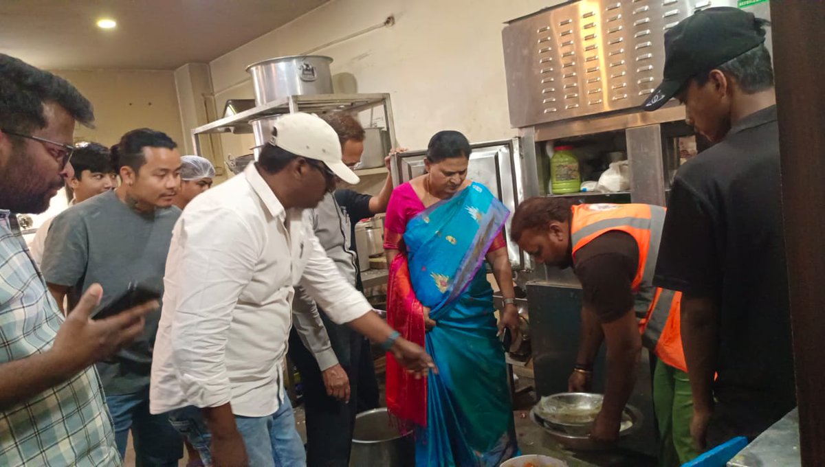 MC_Shadnagar's tweet photo. As a part of "PrajaPalana-Pragathi Pranalika-99 Days Action Plan" Conducted Inspections at Hotels &amp; Restaurants. #PrajaPalanaPragatiPranalika99daysactionplan
@tksreedevi
@cdmatelangana
@TelanganaCMO https://t.co/JtHHouNg69