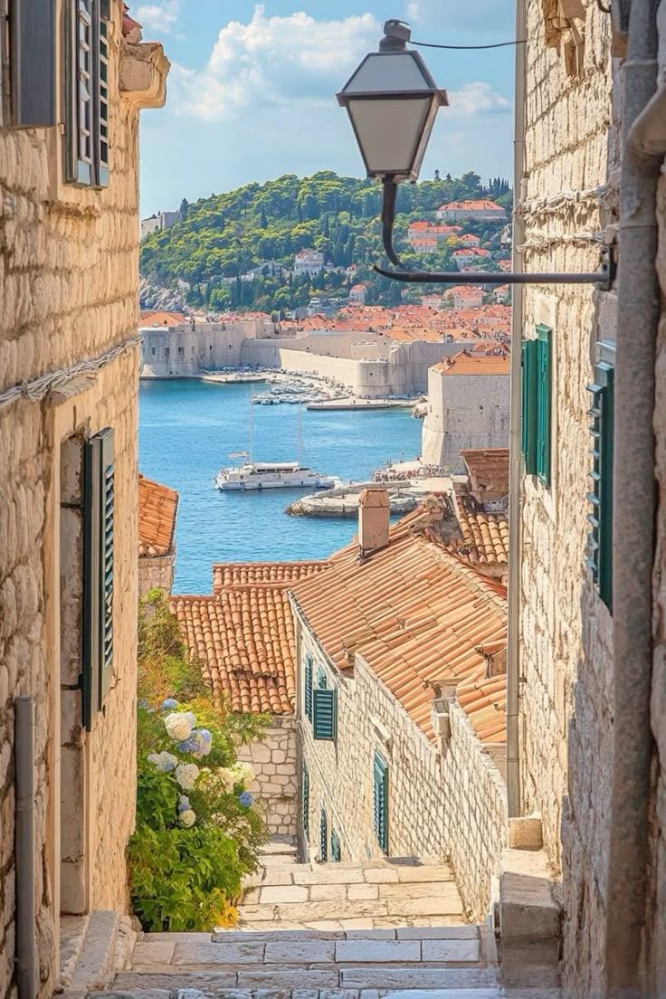 LordMasterIvan's tweet photo. Why would you live in Dubai when you can live on the coast of Croatia? https://t.co/0VLhKqurSJ