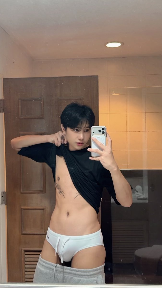 BssmrA's tweet photo. อยากซนแล้ว 🙈 https://t.co/usFnUqV65a