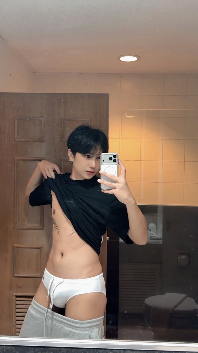BssmrA's tweet photo. อยากซนแล้ว 🙈 https://t.co/usFnUqV65a