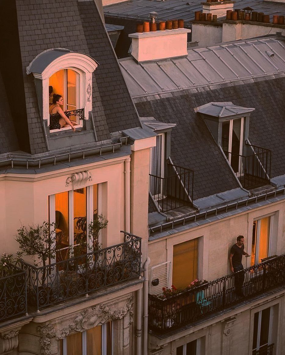 Krovovi Pariza...
Jedan totalno drugi svet 🖤