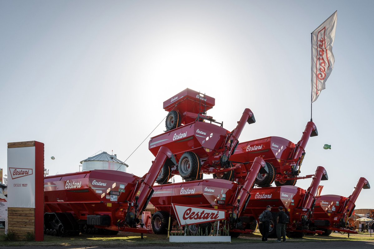 Expoagrocom's tweet image. @CestariTolvas, Auspiciante en el rubro Tolva  de Expoagro 2026, participa en la muestra mostrando su tecnología en tolvas autodescargables y reafirmando su trayectoria industrial acompañando al productor en cada campaña. 

📍 Stand 300

#Expoagro2026 #Cestari #IndustriaNacional