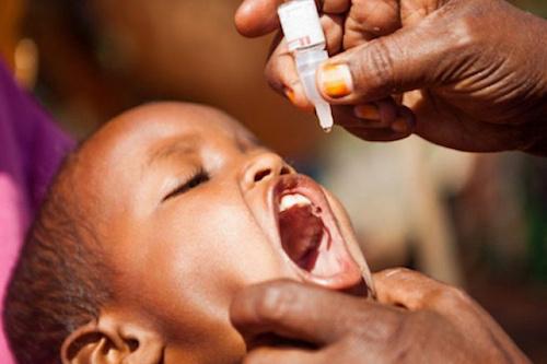 TigbeP's tweet photo. Suite à la détection d'un cas de #Polio dans le district de Mô, le ministère de la #Santé lance une mobilisation exceptionnelle pour protéger tous les enfants de moins de 5 ans sur l'ensemble du territoire. Les agents passeront en porte-à-porte pour #vacciner  les moins de 5 ans. https://t.co/RpvuBFk3by