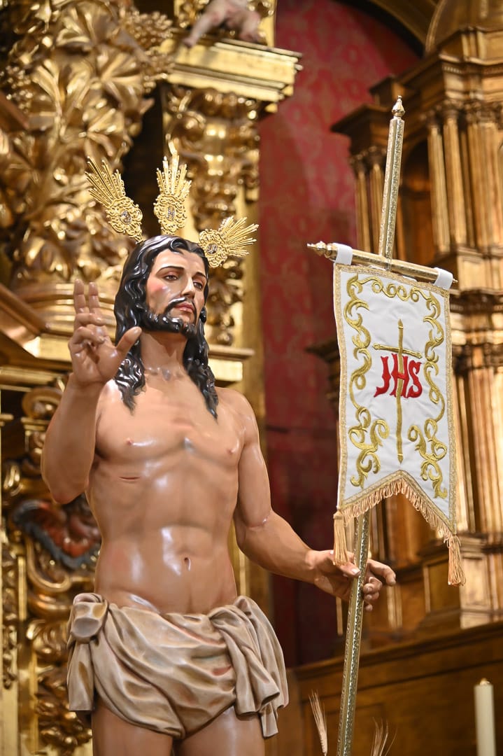 DiocesisGetafe's tweet image. 📸 @ObispoGines ha bendecido la imagen del nuevo Cristo resucitado de la Hermandad de la Santa Pasión de la parroquia de San Esteban Protomártir de #Fuenlabrada.