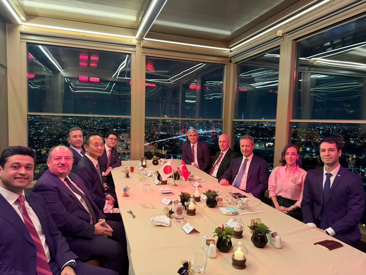 deikiletisim's tweet photo. Türkiye-Japonya İş Konseyimiz, Ahmet Çalık başkanlığında ve Japonya İstanbul Başkonsolosu Ryoji Iwama’nın katılımıyla Toplantı ve İftar Yemeği gerçekleştirdi.

Toplantıda,
🔹İki ülke arasındaki dostluk ve ticari ilişkileri,
🔹Bölgede yaşanan güncel gelişmelerin iş dünyasına etkileri,
🔹Nisan ayında planlanan üst düzey Japonya Ziyareti değerlendirildi.

#İşimizTicariDiplomasi