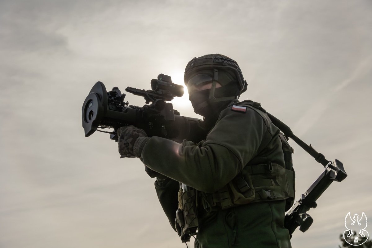 terytorialsi's tweet photo. Nowi operatorzy granatników Carl Gustaf w szeregach WOT 💪🇵🇱
Szkolenie pozwoliło Terytorialsom doskonalić umiejętności na symulatorach i w warunkach zbliżonych do realnego pola walki.
#WOT #CarlGustaf #CSWOT https://t.co/VvDdng4shP