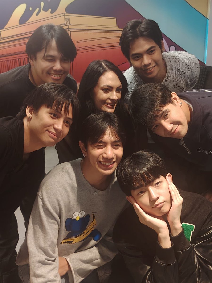LolyPopReacts's tweet photo. FINALLY after YEARS of being a fan of @1stoneOfficial we got to meet! ✨🙏
Such kind, funny humble guys, such a pleasure!
Something VERY exciting is coming soon! 👀🎙️
#UNATour #1STONE
#1stOne #1stoneofficial
@1stoneofc_j @1stoneofc_ace @1stoneofc_joker @1stoneofc_alpha @1stoneofc_max @1stone_jayson