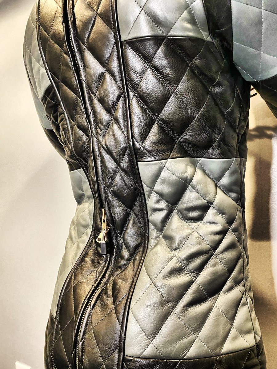 LeatherPrison's tweet photo. Cold room. Warm suit. Limited movement. Improved focus.

The Quilted Bondage Suit keeps priorities in order.

https://t.co/sVB2JIQFON

#LeatherPrison #QuiltedBondageSuit #Containment #LeatherGear https://t.co/5syPbFHcnc