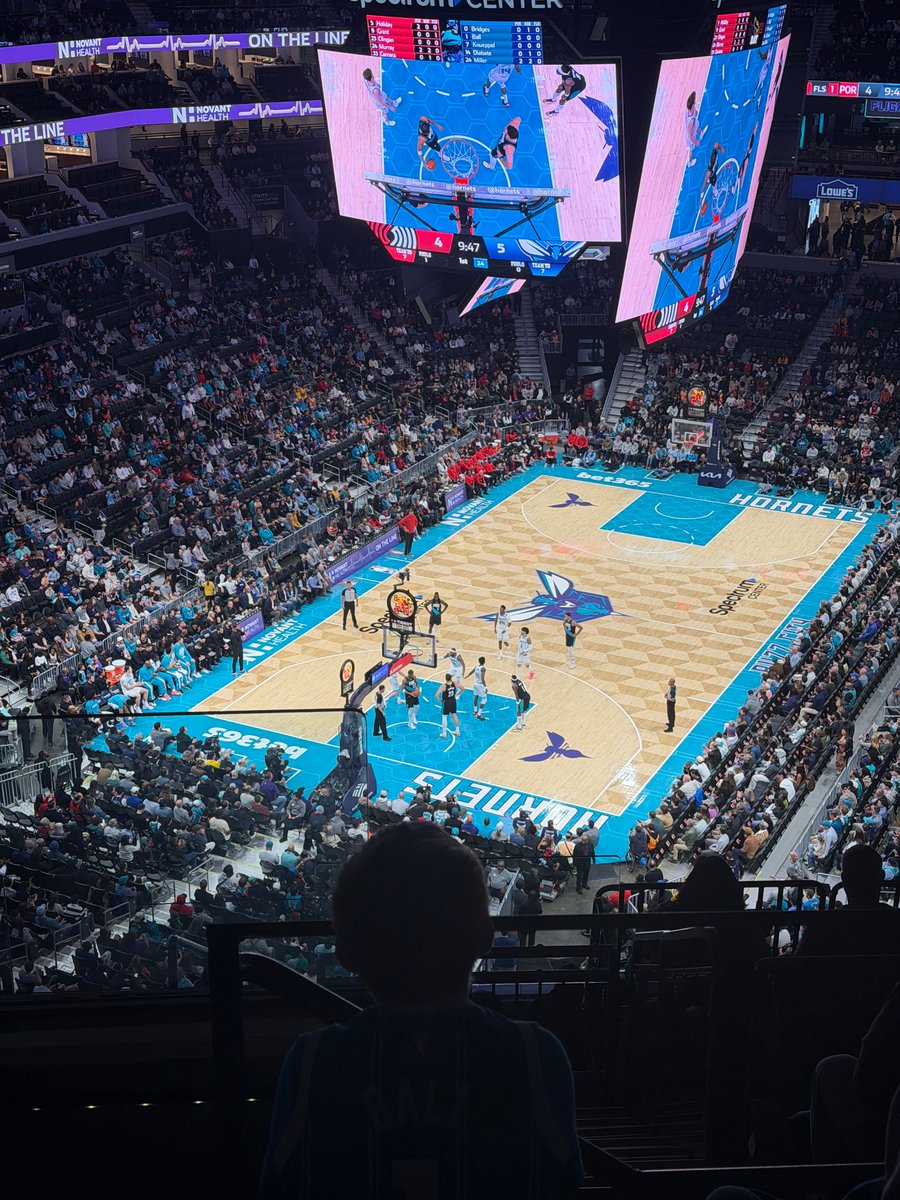 raleighpolice's tweet photo. Recently, we were able to give Raleigh teens their first NBA experience through a partnership with @raleighparks &amp; @hornets.

Units from our Community Engagement Division chaperoned the trip &amp; spent the day cheering alongside the teens as the Hornets won!🏀 https://t.co/8y3EvLm20U