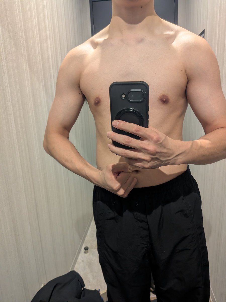 tatsuki_big3's tweet photo. 今日背中と肩トレしました💪
アシストなしでチンニング出来る人尊敬します https://t.co/loOy2dcixK