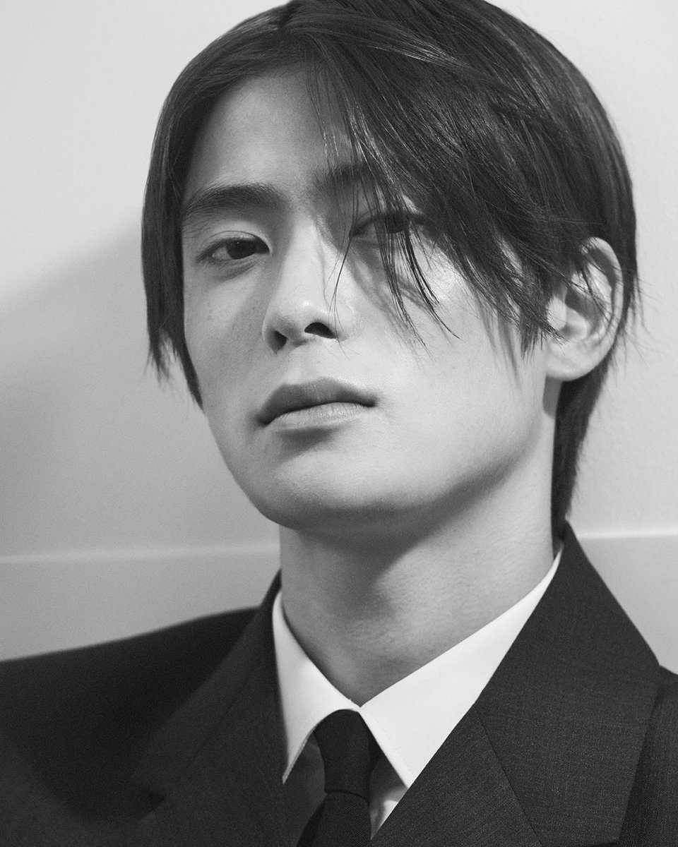 ชอบมาก หน้าสดที่สดจนเห็นกระ กับหน้าที่แต่งแต่ยังเหลือกระไว้ให้เห็น