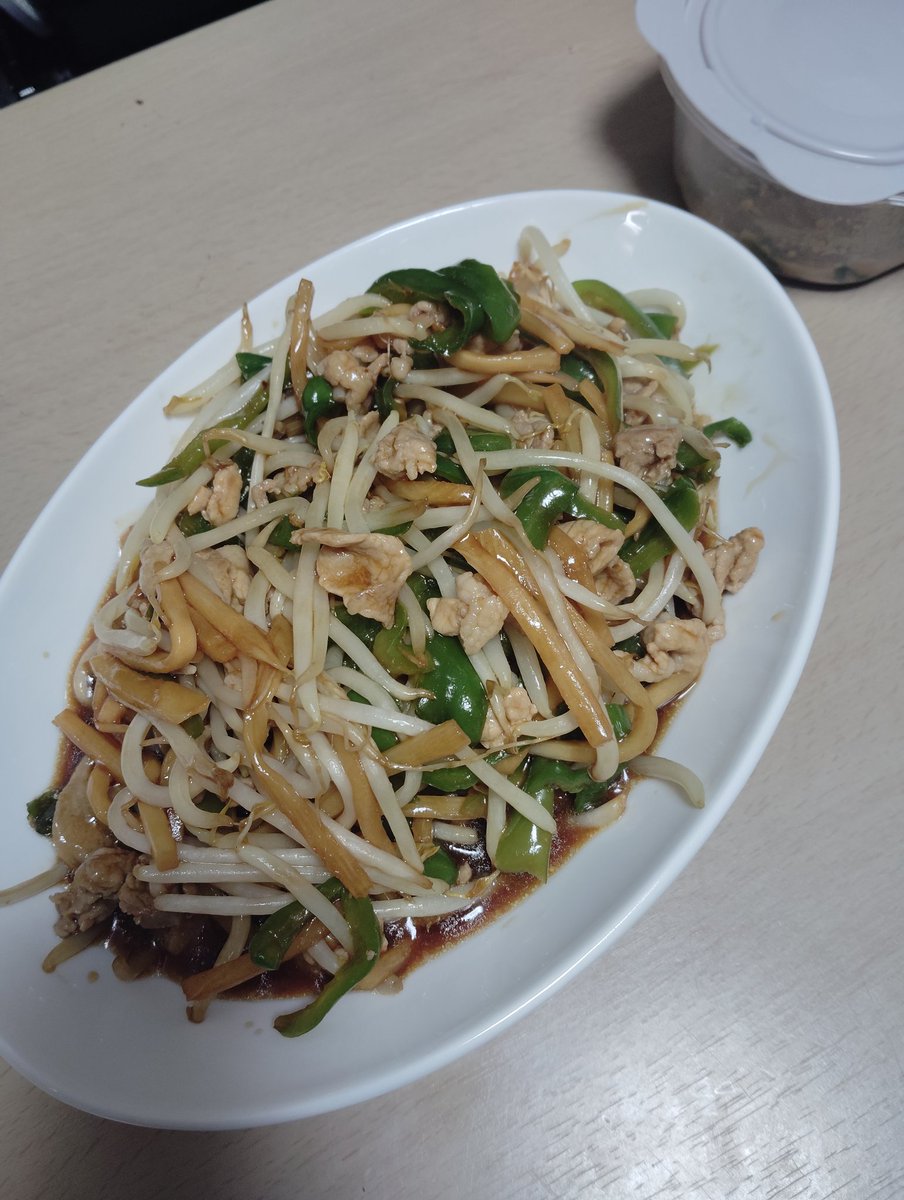 nerunoasobiaite's tweet photo. 今晩は中華
クックドゥ使ってない青椒肉絲
手作りした餃子

最近レパートリー増えた https://t.co/Z4LK0mbxDk