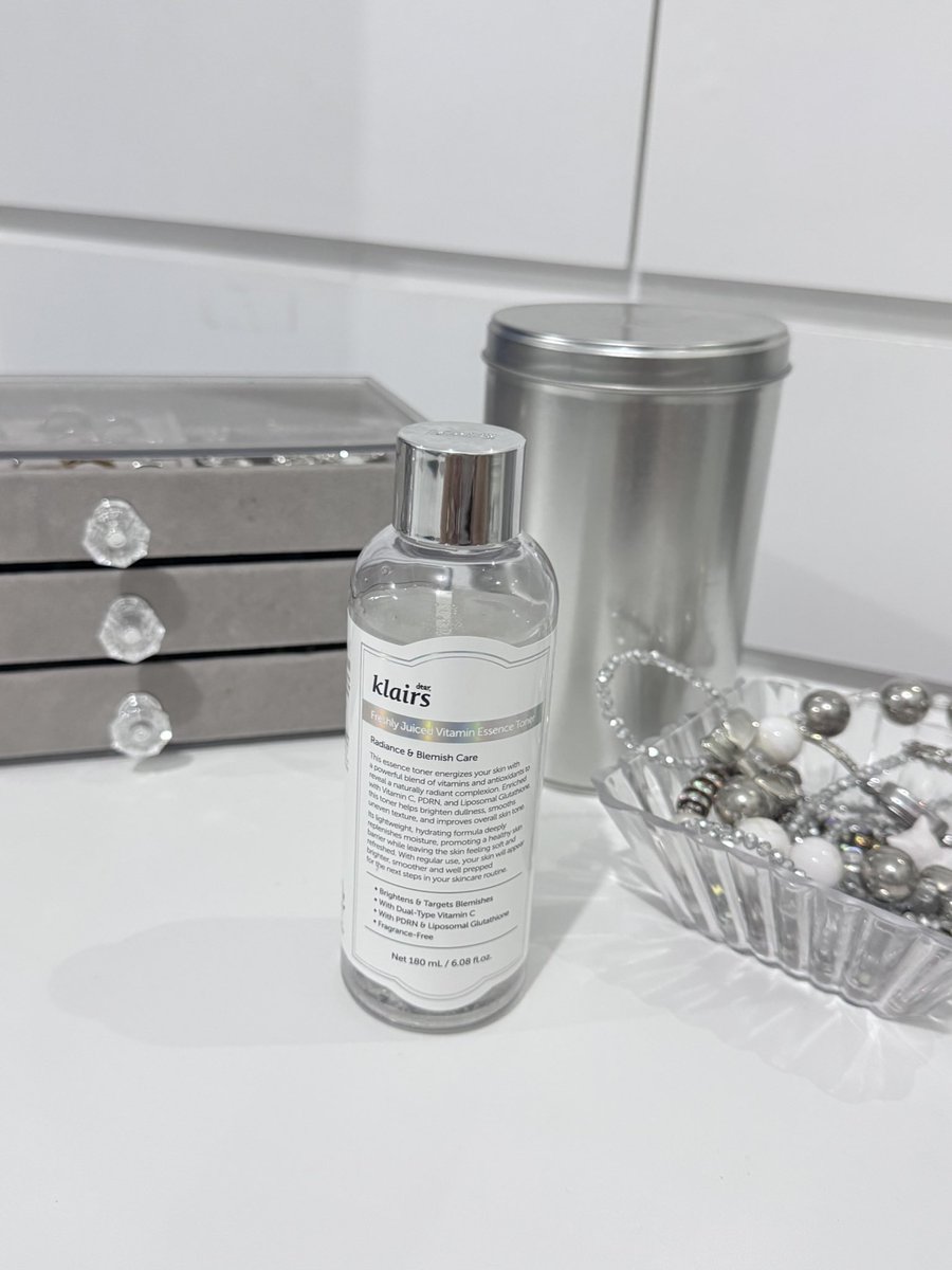 bedazzlingyou's tweet photo. kaget pas liat ini barusan…..

one of sad thing abt skincare adalah ketika lu cinta bgt sama suatu produk tapi dia gatau restock kapan lagi 😭😭😭

jujur produknya Dear Klairs terutama essence toner yg ini https://t.co/1qnsjRX5A5