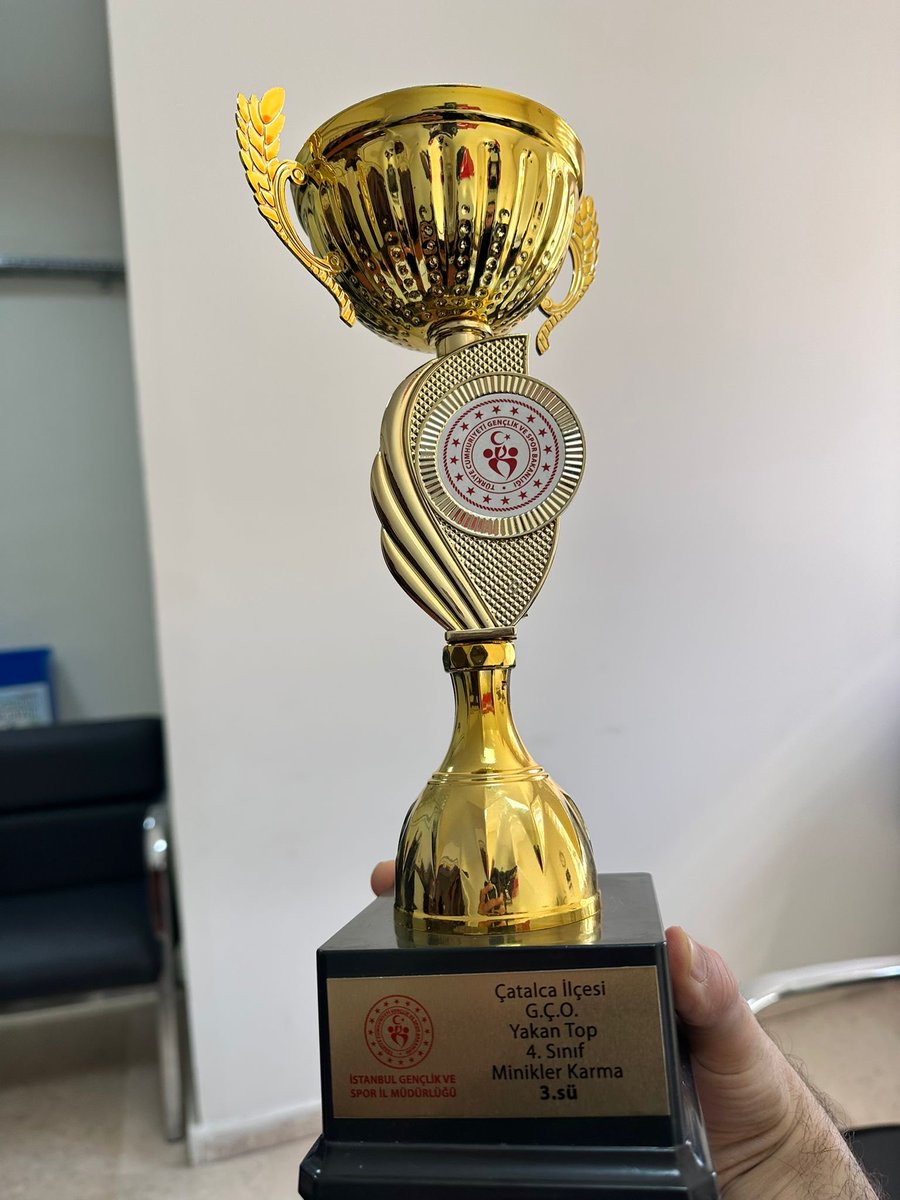 FerhatpasaI's tweet photo. Okulumuz 4. sınıf öğrencileri, Geleneksel Çocuk Oyunları kapsamında düzenlenen Yakan Top Yarışması’nda gösterdikleri azim ve başarılı performansla ilçe üçüncüsü olmuştur. 🥉

Öğrencilerimizi tebrik ediyor, başarılarının devamını diliyoruz. 👏🌟 @catalca_mem https://t.co/r88gG2Yoyp