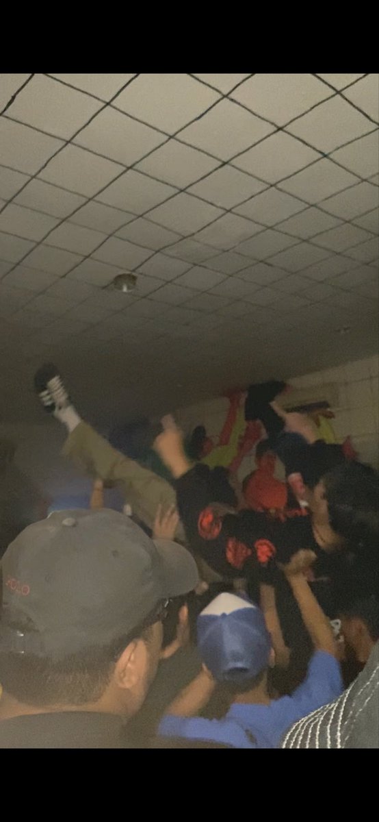 membalikgaristangan tweet media