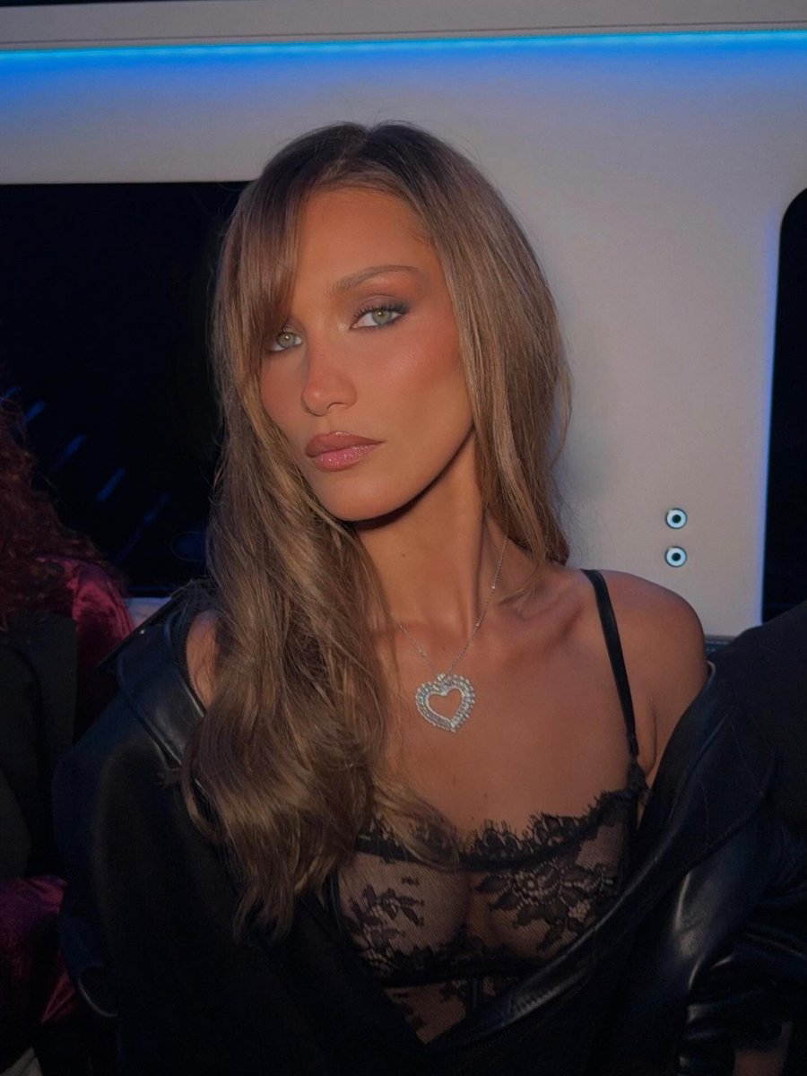 BHAmidias's tweet photo. Gorgeous! Bella Hadid by makeupbyariel. https://t.co/iqCThmrZX8