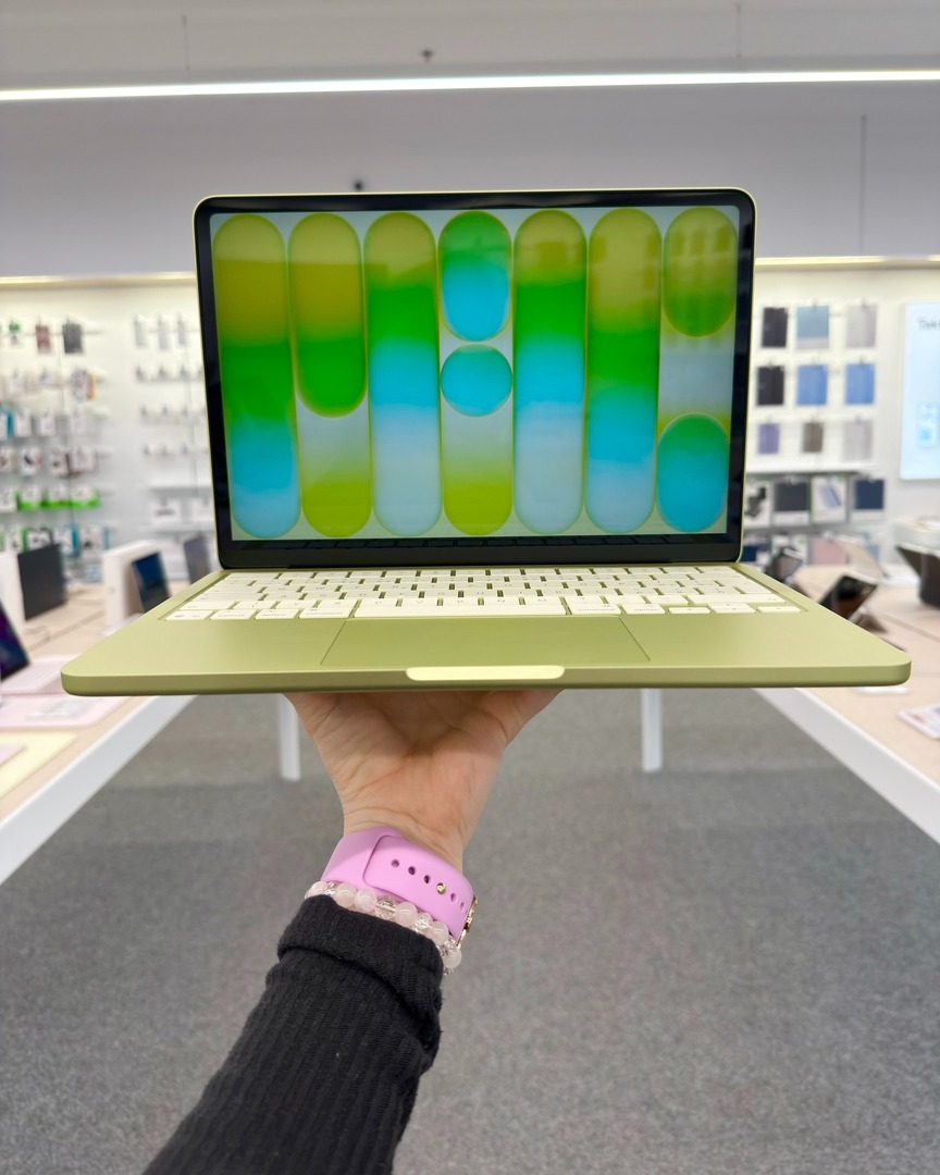 iStores APP tweet media