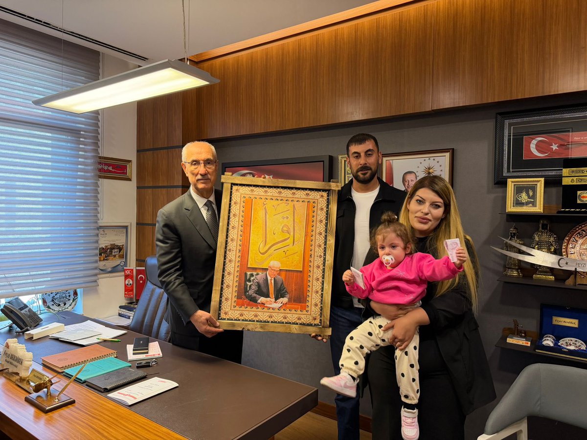 📍TBMM

Nazik ziyaretleri ve güzel hediyeleri için kıymetli hemşehrilerim Şiyar KITAY ve kıymetli eşi Hiranur hanımefendiye teşekkür eder, evlatları ile beraber sağlık, huzur ve mutluluk dolu bir ömür diliyorum.