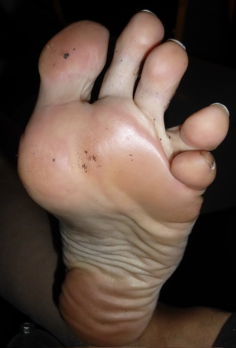 mysweatytoes4u's tweet photo. Clean my stinky toes loser and Retweet! https://t.co/ixxvuir7Fp