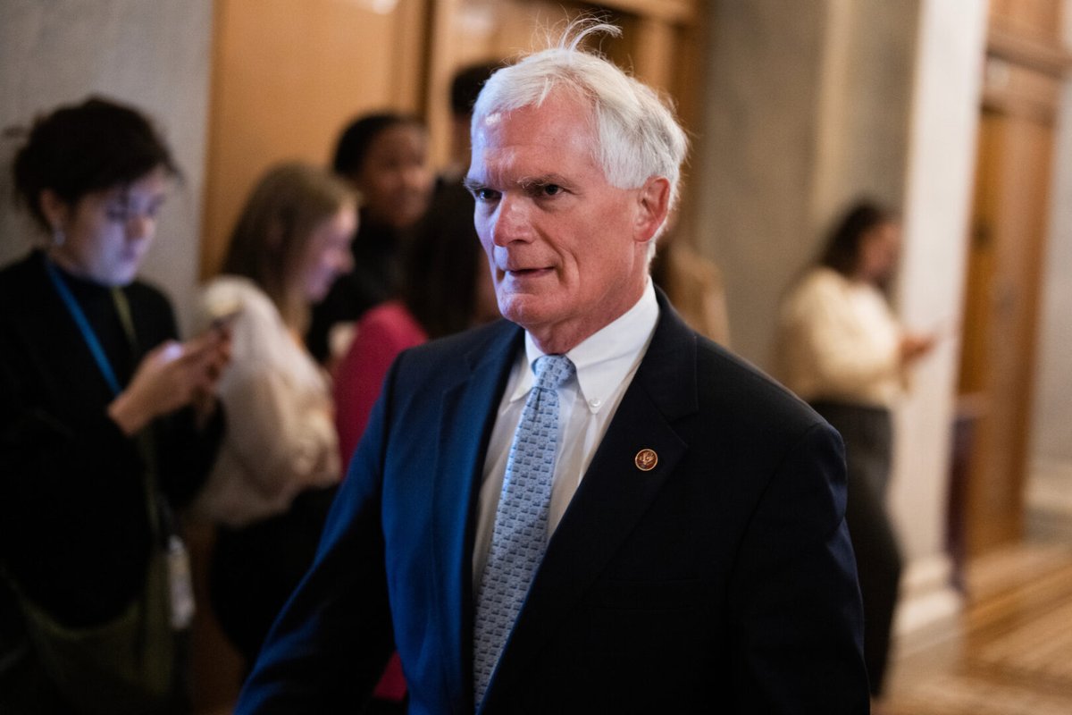 Roll Call tweet media