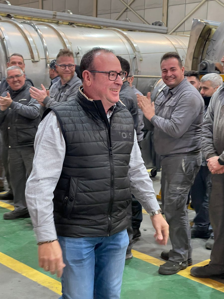 Hoy cumple años Juanfran, uno de nuestros socios fundadores y ha querido empezar el día rodeado de las personas que forman parte de su vida.
¡Felicidades, Juanfran!
Gracias por inspirar, por compartir el camino y por seguir construyendo Farcinox con la misma ilusión de siempre